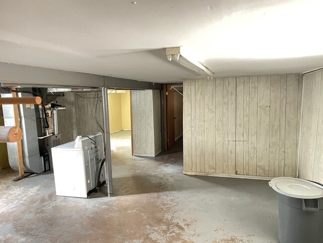 Building Photo - 3909 W 71st St