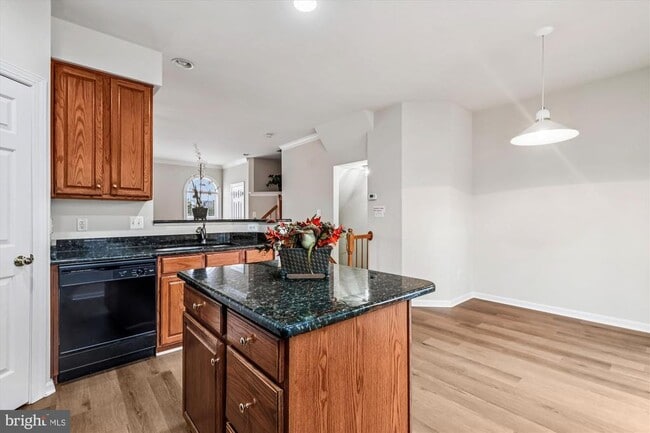 Building Photo - 5503 Sacramento Mews Pl