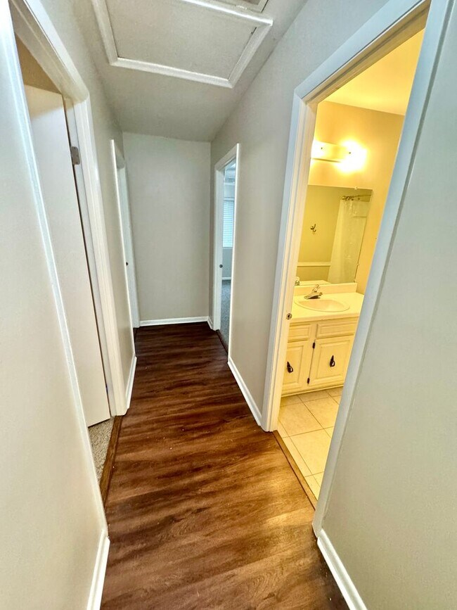 Building Photo - Modern Comfort & Convenience – 4BR/2.5BA i...