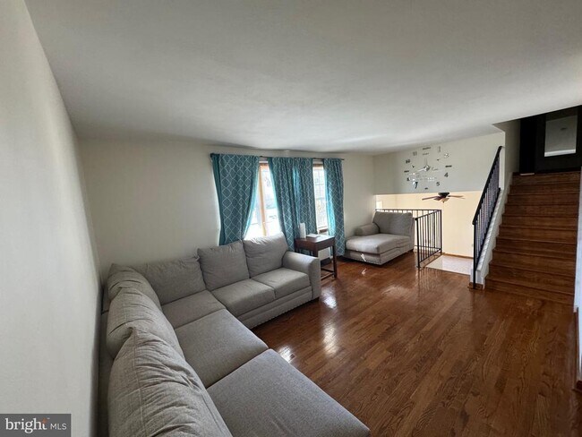 Building Photo - 172 Chapel Dr