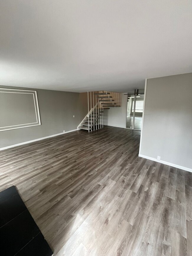 Building Photo - For Rent: 3 Bed, 2.5 Bath Townhome in University City