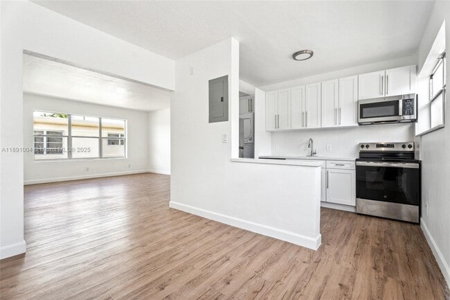 Primary Photo - 825 85th St