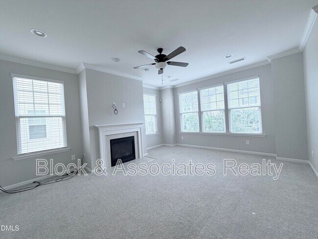 Building Photo - 565 Grand Central Sta