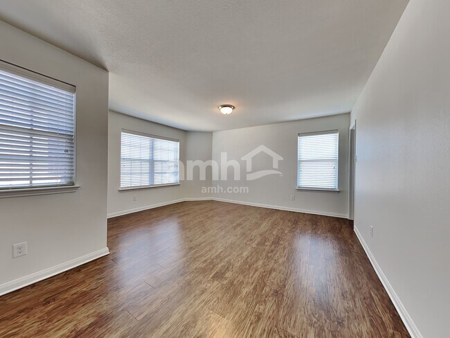 Building Photo - 1012 Summer Stream Rd