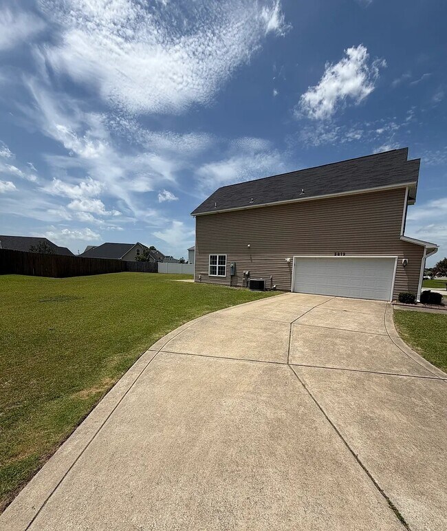 Building Photo - 5819 Cornfield Ave