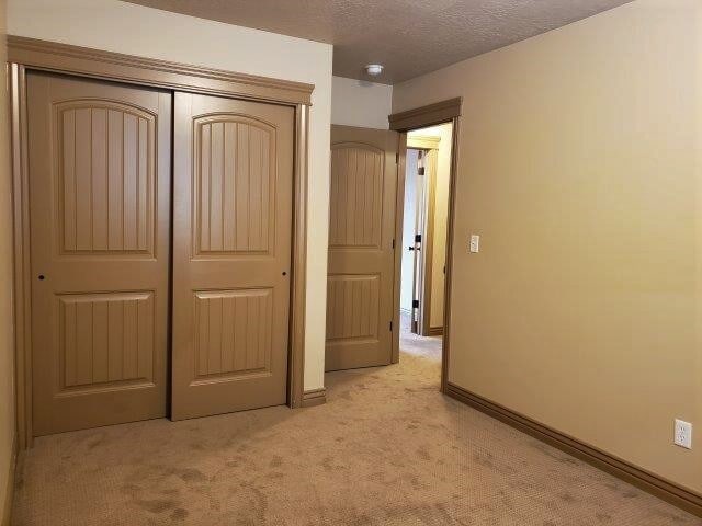 Building Photo - 2 Weeks Free on This Beautiful 4 Bed 3 Bath Home in West Haven!