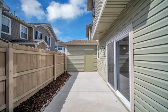 Building Photo - 1652 Halesworth Ln