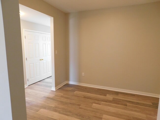 Building Photo - 4609 Milfax Rd