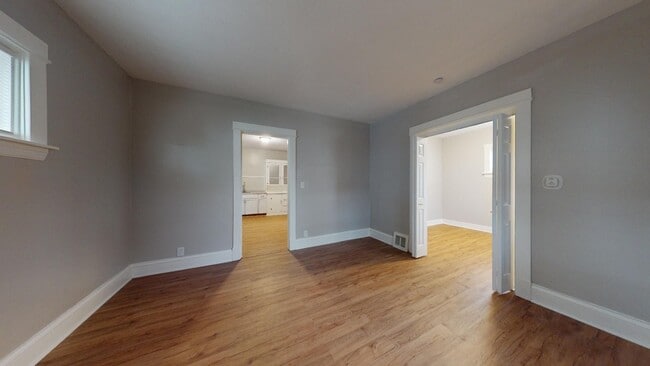 Building Photo - 4420 Bush Ave