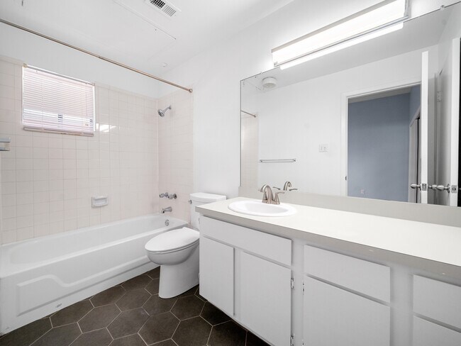 Each bedroom has own full bathroom - 712 Graham Pl