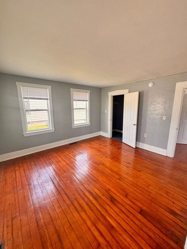 Building Photo - 30 Central St