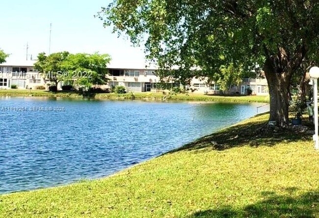 Building Photo - 18900 NE 3rd Ct