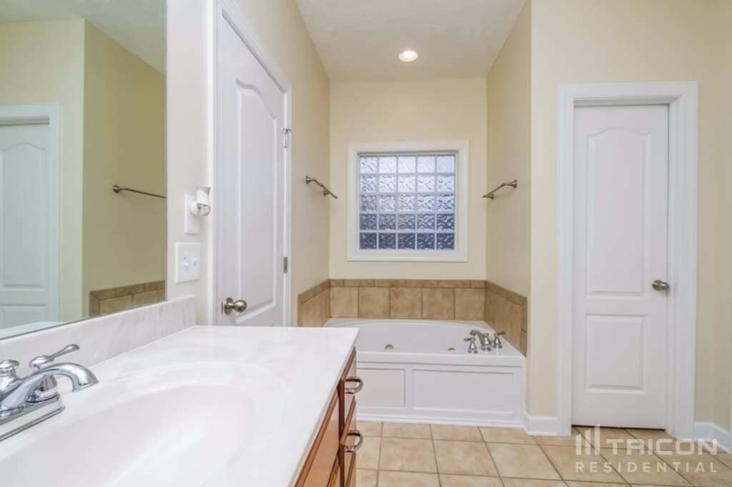 Building Photo - 707 Willow Cove Dr