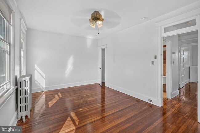Building Photo - 623 Farragut St NW