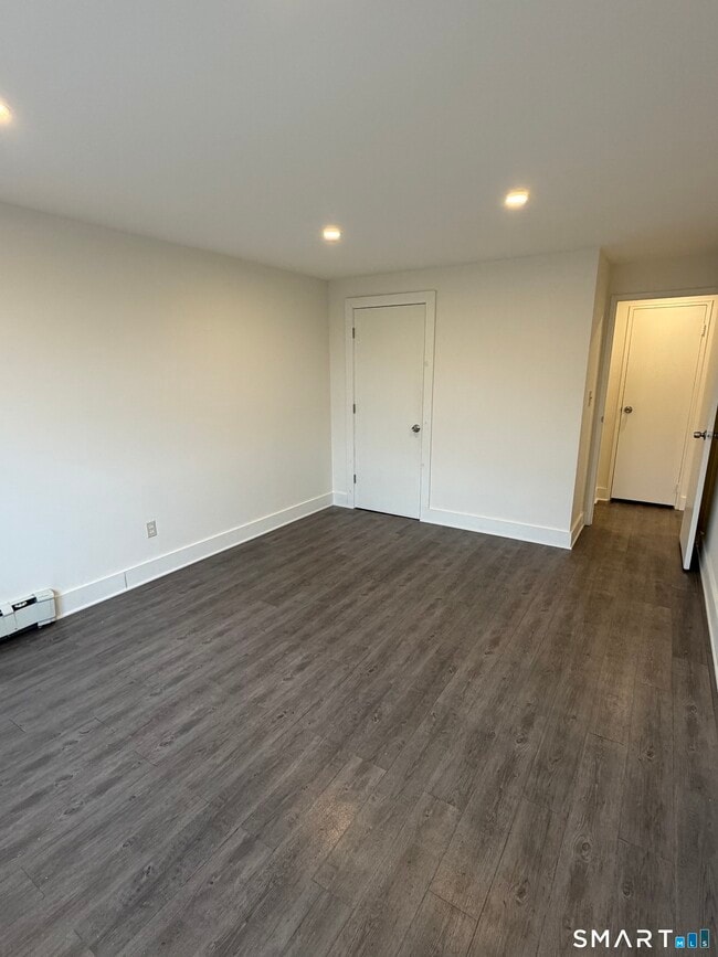 Building Photo - 70 Farmington Ave