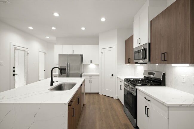 Building Photo - 2711 Sunrise Breeze Dr