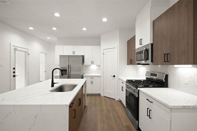 Building Photo - 2729 Solbrook Ln