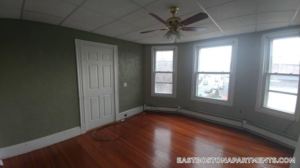 Building Photo - 103 Leyden St