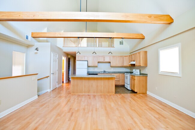 Building Photo - 3255 N Oakland Ave