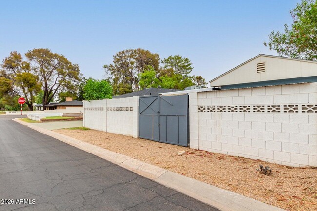 Building Photo - 7340 N 7th Ave