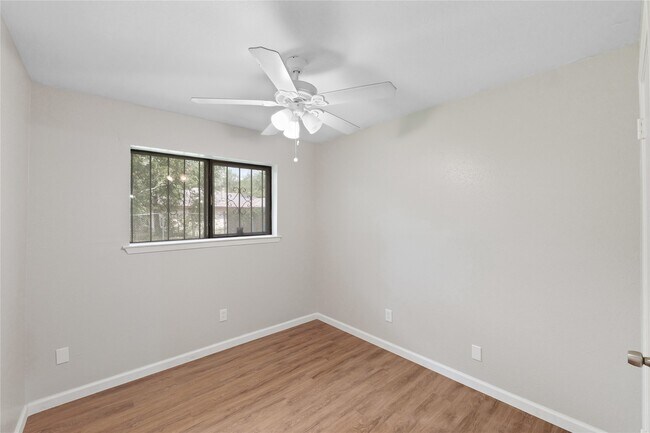 Building Photo - 7111 Pinehook Ln