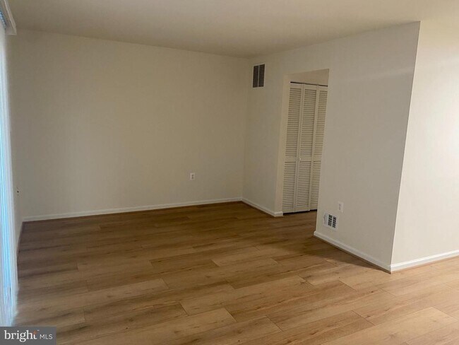 Building Photo - 10175 Irongate Way