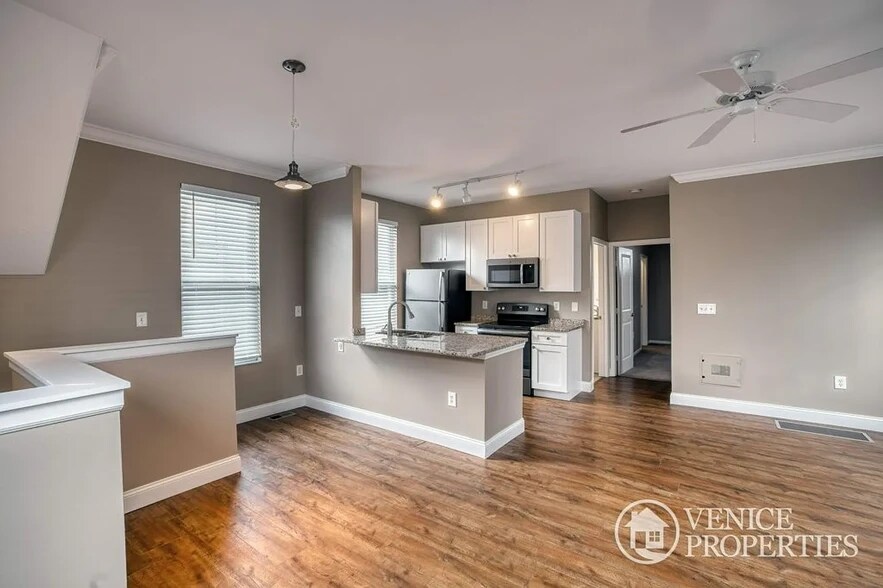 Living Room/Kitchenette - 1493 Chambers Rd