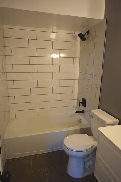 Building Photo - 1259 Inverrary Ln