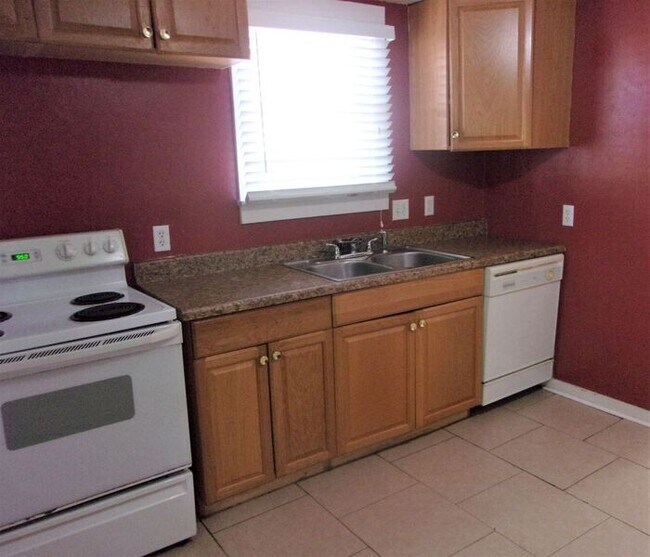 Building Photo - 2 BED 1 BATH HOME WESTLAWN PARK ADDITION OF NW OKC