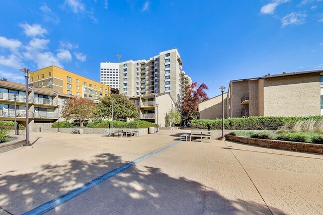 Building Photo - Sunny Studio in Downtown Rockville - ALL UTILITIES INCLUDED