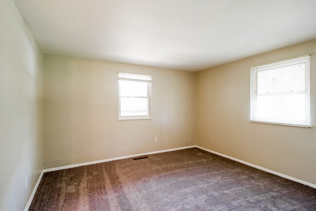 Building Photo - 1706 W Loveland Ave