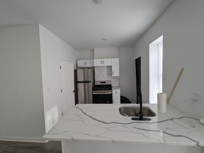 Building Photo - Gorgeous Home - West Philadelphia