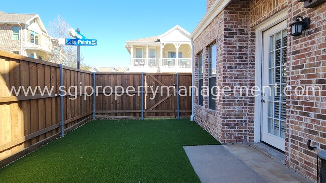 Building Photo - 1221 Lake Pointe Way