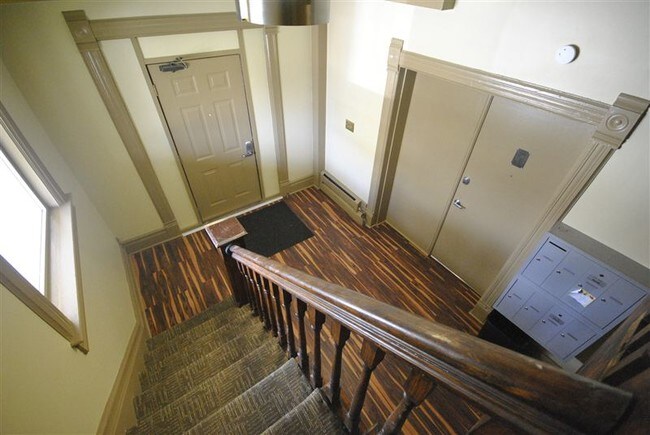 Building Photo - 1 br, 1 bath Apartment - 618 Packard #1 -