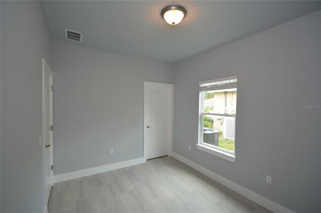 Building Photo - 28 Slumberland Path