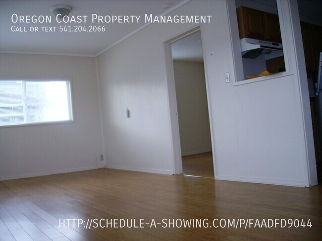 Building Photo - 25 Evans Ave