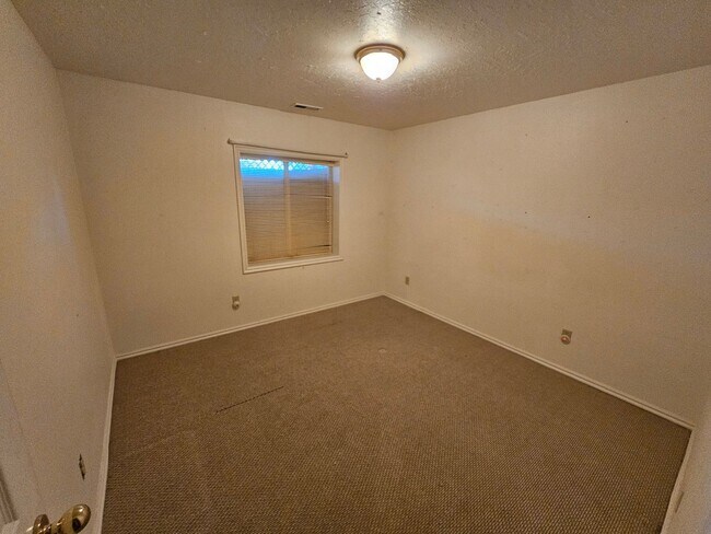 Building Photo - Three Bedroom Home with Spacious Yard