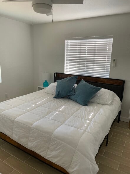 Building Photo - 104 W Osceola Ln