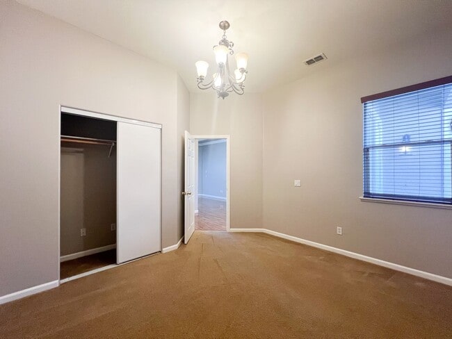 Building Photo - Spacious Single Story Three Bedroom Home