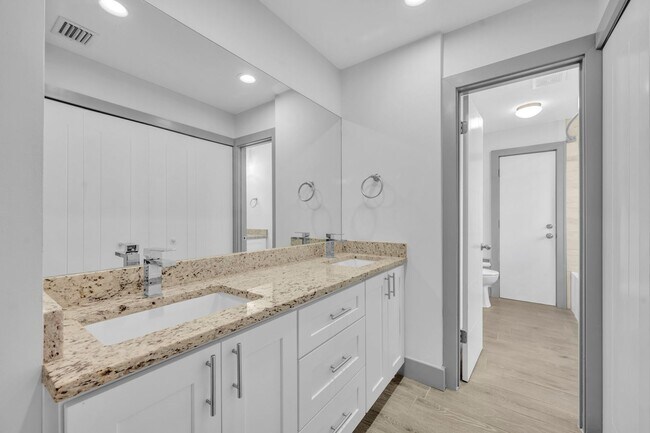 Building Photo - Waterbridge Stunner