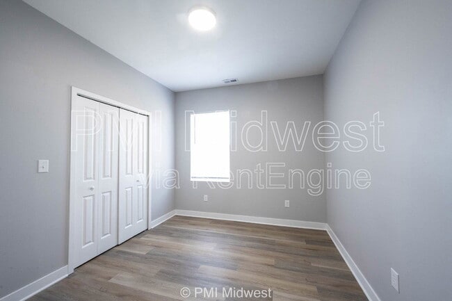 Building Photo - 1825 Montcalm St