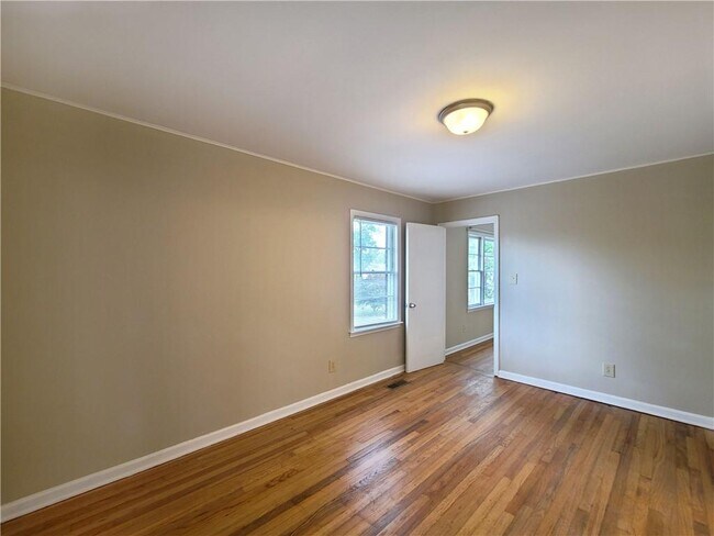 Building Photo - 3225 Forrest Hills Dr SW