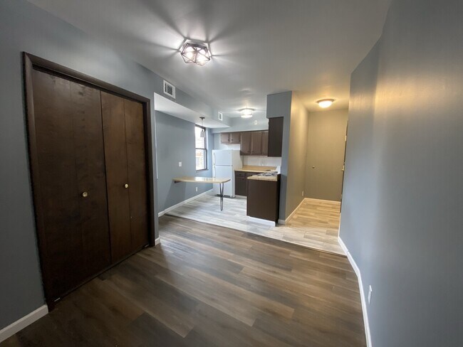 Building Photo - Glenmore - 2905 - (Units 1 - 8)