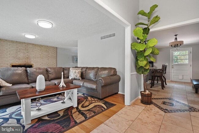 Building Photo - 5400 Woodlyn Ct