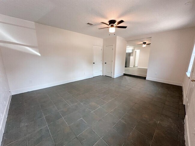 Building Photo - 7602 Turquoise Ln