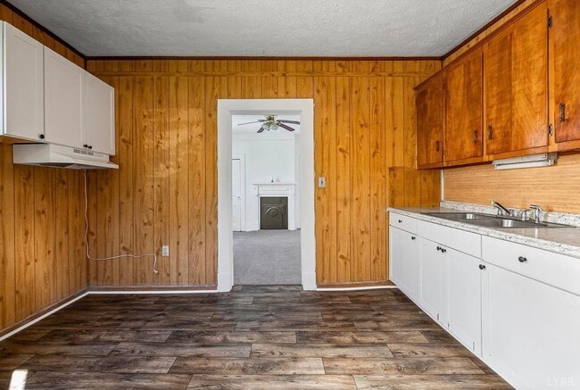 Building Photo - 620 Berryman Ave