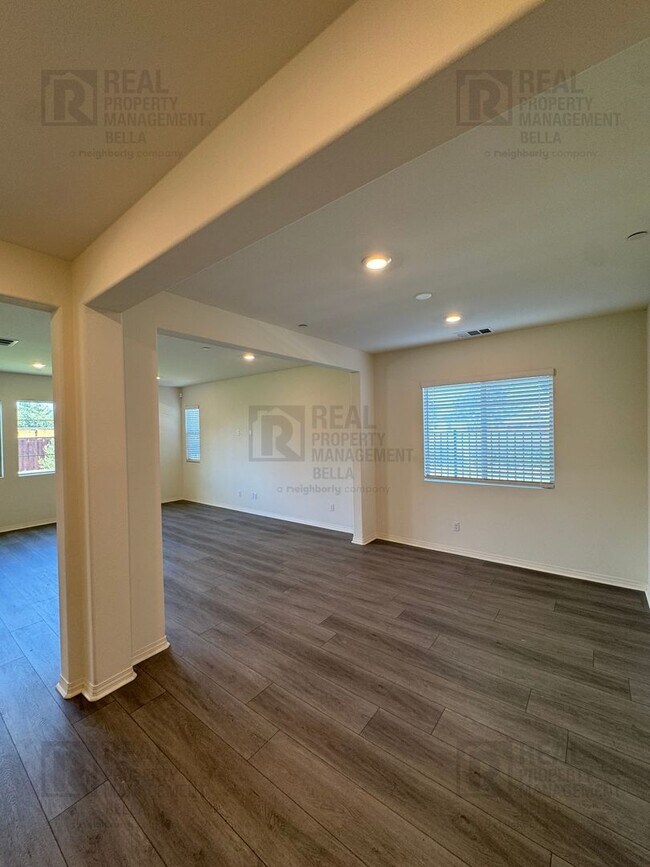 Building Photo - Cul-De-Sac Home in Heritage Lake Featuring Downstairs Bedroom & Bath + Loft