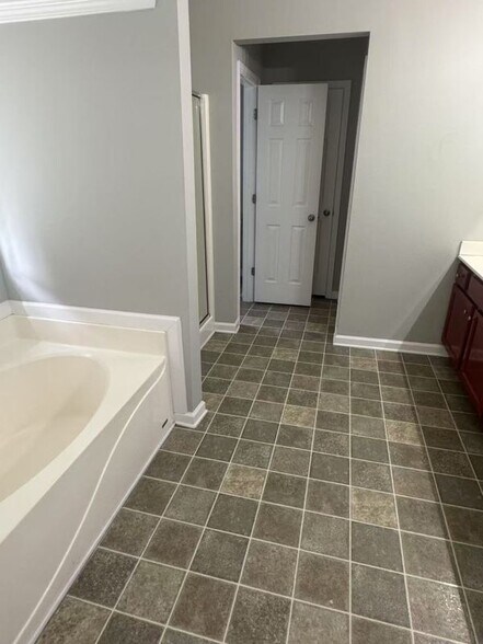 Building Photo - 3282 Briaroak Dr
