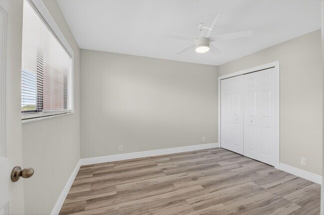 Building Photo - 7076 Huntington Ln