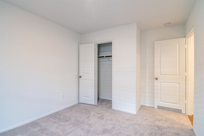 Building Photo - 1508 Las Cuevas Dr